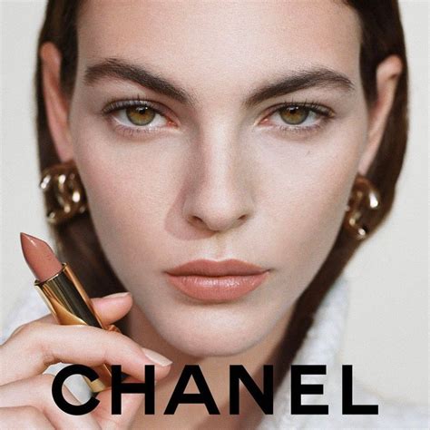 chanel makeup autumn winter 2015|Chanel runway 2015.